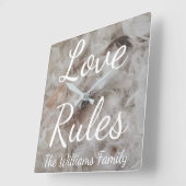 Love Rules Bird Feathers Fotografie Elegant Vierkante Klok (Hoek)