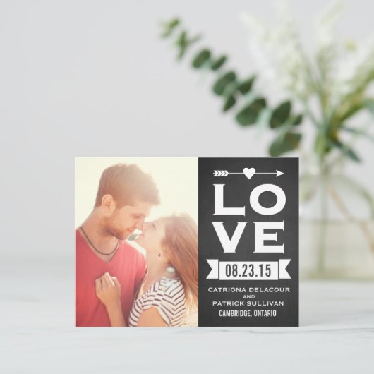 LOVE Rustisch Chalkboard | Briefkaart Datum opslaa (Staand voorkant)