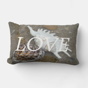 lOVE schelpen op het strand inspiratie kussen