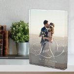 Love script elegante bruiloft foto overlay op maat<br><div class="desc">Personaliseer dit Love hart kalligrafie script aangepaste fotoblok met de namen van bruid en bruidegom en trouwdatum en plaats. Het kan een perfect souvenir cadeau zijn voor de pasgetrouwden.</div>