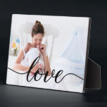 Love Script New Ma Family Foto Custom Fotoplaat<br><div class="desc">Introductie van onze liefde Script Nieuwe Moeder Familie Foto Aangepaste Plaque! Deze plaquette is de perfecte manier om nieuwe moeders of elke moeder te vieren en te eren bij speciale gelegenheden zoals Moederdag, verjaardagen of Kerstmis. Wat deze plaquette echt bijzonder maakt, is de mogelijkheid om het te personaliseren met haar...</div>