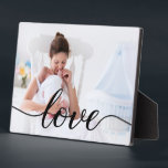 Love Script New Ma Family Foto Custom Fotoplaat<br><div class="desc">Introductie van onze liefde Script Nieuwe Moeder Familie Foto Aangepaste Plaque! Deze plaquette is de perfecte manier om nieuwe moeders of elke moeder te vieren en te eren bij speciale gelegenheden zoals Moederdag, verjaardagen of Kerstmis. Wat deze plaquette echt bijzonder maakt, is de mogelijkheid om het te personaliseren met haar...</div>