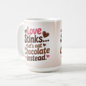 Love stinks let's eat chocolate instead koffiemok (Voorkant links)