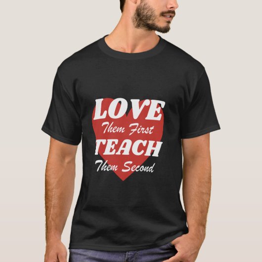 Love Them First Teach Them Second maakt een geweld T-shirt (Voorkant)
