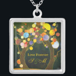 Love Trees Wedding Monogrames Keepomwille Zilver Vergulden Ketting<br><div class="desc">Whimsical-,  romantische en kleurrijke boomillustratie,  ontworpen op aangepaste Kettingen. De slangen van het rustige boomontwerp zullen unieke souvenirs voor newlyweds,  bruiden of vriendinnen maken. (Neem contact op met ujean4791@gmail.com voor aangepast werk en/of overeenkomende objecten.)</div>