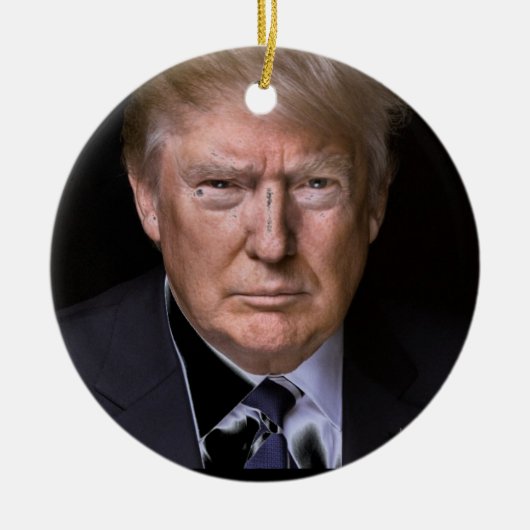 Love Trump Ceramic Ornament (Voorkant)