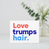 "LOVE TRUMPS HAIR" BRIEFKAART (Staand voorkant)