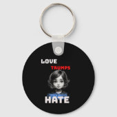 LOVE TRUMPS HATE -anti Donald T-shirt Sleutelhanger (Achterkant)