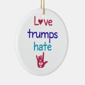 Love Trumps Hate Anti Trump Keramisch Ornament (Rechts)