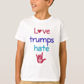 Love Trumps Hate Anti Trump T-shirt (Voorkant)