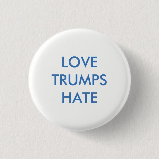 Love Trumps Hate Pinback Button (Voorkant)