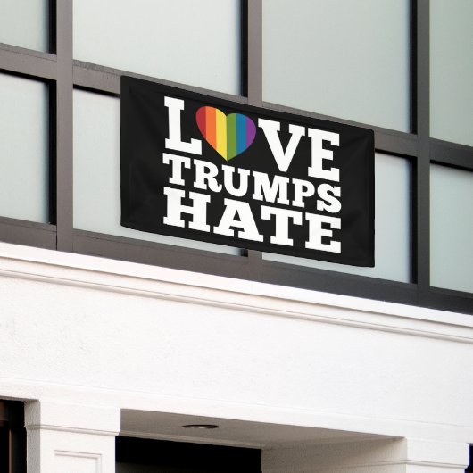 Love Trumps Hate Rainbow Heart - virtuele parade Spandoek (Buitenkant Gebouw)