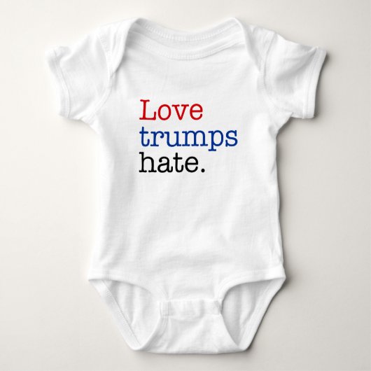 Love Trumps Hate Romper (Voorkant)