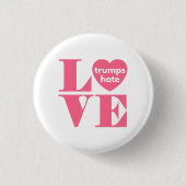 Love Trumps Hate Ronde Button 3,2 Cm (Voorkant)