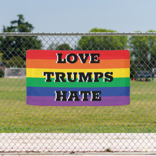Love Trumps Hate Spandoek