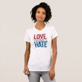 Love Trumps Hate T-shirt (Voorkant volledig)
