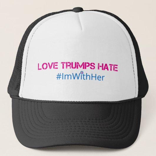 Love Trumps Hate Trucker Hat Trucker Pet (Voorkant)