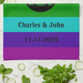 Love Typography Lesbian Gay Pride LGBT Rainbow Theedoek (Gevouwen)