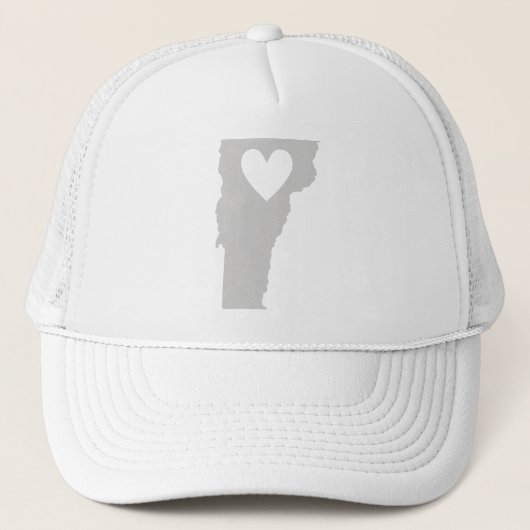 Love Vermont Shaped Grey with Heart Cutout Trucker Pet (Voorkant)