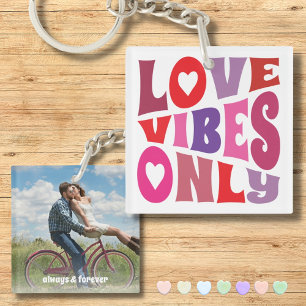 Love Vibes Alleen Rood Roze Paar Foto Typografie Sleutelhanger
