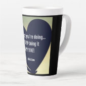 LOVE Wat Je Doet Latte Mok (L) - Adiela Akoo (Rechterhoek)