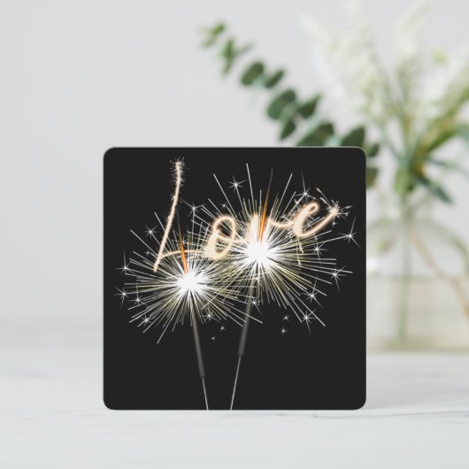 Love Wedding Sparklers on Black Invitation Kaart (Staand voorkant)