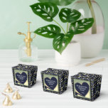 LOVE What You're Doing Favor Boxen van Adiela Akoo Bedankdoosjes<br><div class="desc">'HOU VAN wat je doet... en BLIJF het doen met LIEFDE!' - Adiela Akoo. Begin je dag met deze zachte zelfzorgherinnering of wanneer je even pauzeert om je weer te focussen op LIEFDE. PAS HET AAN! Kijk uit voor alle bijpassende items in dit collectie zoals geschenkzakken, labels, wenskaarten, papieren borden...</div>