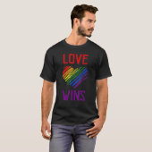 Love Win Rainbow Peace Sign Pride Lesbian T-shirt (Voorkant volledig)