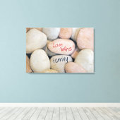 Love Wins-boodschap op stenen Canvas Afdruk (Insitu (Houten vloer))