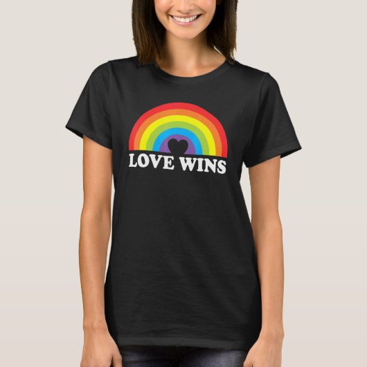 Love Wins LGBTQ Gay Pride Rainbow Lesbian Ally Com T-shirt (Voorkant)