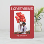 Love Wins Modern Red Typography Foto Valentijns Feestdagenkaart (Staand voorkant)