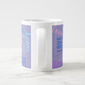 Love Word Grafitti Herhalend woord () Grote Koffiekop (Achterkant)