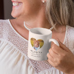 Love You Grandma Heart Photo Koffiemok<br><div class="desc">Gepersonaliseerde oma koffie mok met 2 familiefoto's in een schattige hartvorm,  de woorden "we love you oma",  en de kleinkinderen namen. Kan worden gewijzigd in elke relatie!</div>
