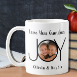 Love You Grandma Persoonlijke Foto Koffiemok<br><div class="desc">Voeg je foto en naam toe aan deze moderne mok voor grootmoeders,  met de woorden,  'Love you Grandma' Makes a perfect keepsake gift.</div>