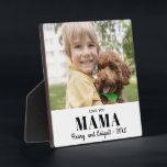 Love You Mama Photo Familie Modern Keepsake Fotoplaat<br><div class="desc">Gebruik een favoriete familiefoto om gemakkelijk een aandenken plaquette te creëer. Met drie regels tekst kunt u de speciale band op de foto uitdrukken. Deze professionele sjabloon zal creëer een sentimenteel geschenk voor elke moeder. Perfect formaat voor het plaatsen op een woonkamer mantel of een kantoor bureau. Overweeg dit voor...</div>