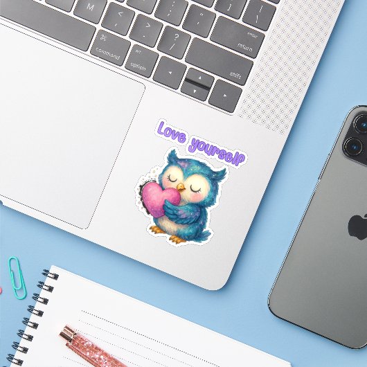 Love Yourself - Self-Love Owl Die-Cut Vinyl Sticker (Laptop met iPhone)