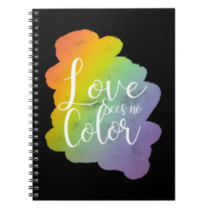 Love Ziet Geen Kleur Quote Regenboog Zwart Notitieboek
