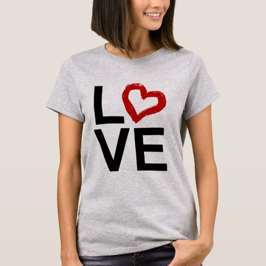 LOVE, zwart en wit met rood kettinghart T-shirt (Voorkant)