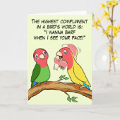 Lovebird papegaai en vogelmanier vertellen dat ik  kaart (Gele Bloem)