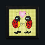 Lovebugs Picnic Cadeaudoosje<br><div class="desc">Achtergrond van het kaakbord met een paar ladybugs "lovebugs"</div>