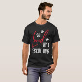 Loved By A Rescue Dog Wildlife Dog Rescue Saving A T-shirt (Voorkant volledig)