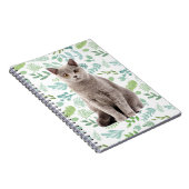 Lovely Gray Cat with Flowers and Leaves Pattern Notitieboek (Rechterzijde)