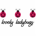 Lovely Ladybugs Staand Fotobeeldje<br><div class="desc">Drie zoete ladybug illustraties vormen een decoratie op dit ontwerp. De tekst in manuscript leest,  Lovely Ladybugs.</div>