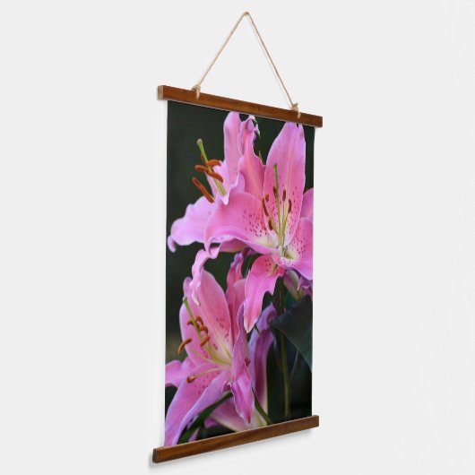 Lovely Pink Lily Blooms Floral Hangend Wandkleed (Gebogen)