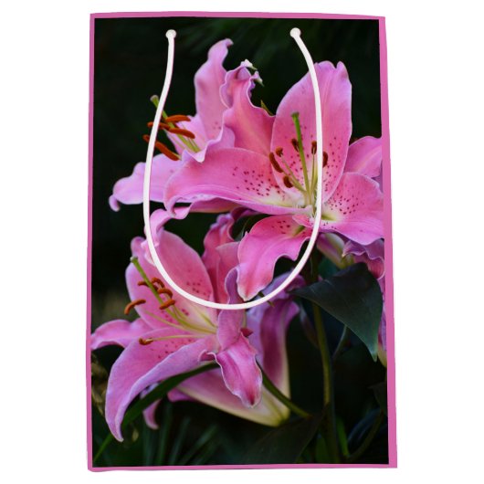 Lovely Pink Lily Blooms Floral Medium Cadeauzakje (Voorkant)