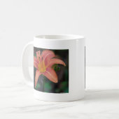 Lovely Tawny Daylily Apparel en Gifts Koffiemok (Voorkant links)