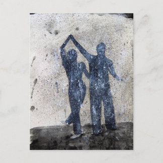 Lovers dansen in de regen briefkaart