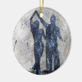 Lovers dansen in de regen keramisch ornament (Links)