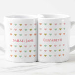 Lovers Hearts en Namen Loversmokken<br><div class="desc">Gift voor een pas betrokken stel. Romantisch geschenk voor pas aangeworven of gehuwd echtpaar. Personaliseer met de namen van elke persoon op de voor en rug.</div>