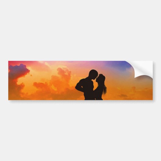 Lovers Kissing op zonsondergang op het strand Bumpersticker (Voorkant)